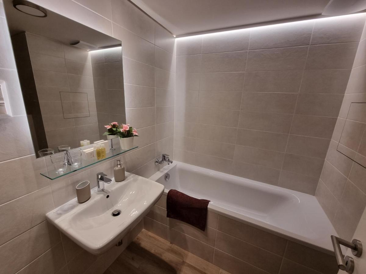 Rivercity Apartments Будапеща Екстериор снимка